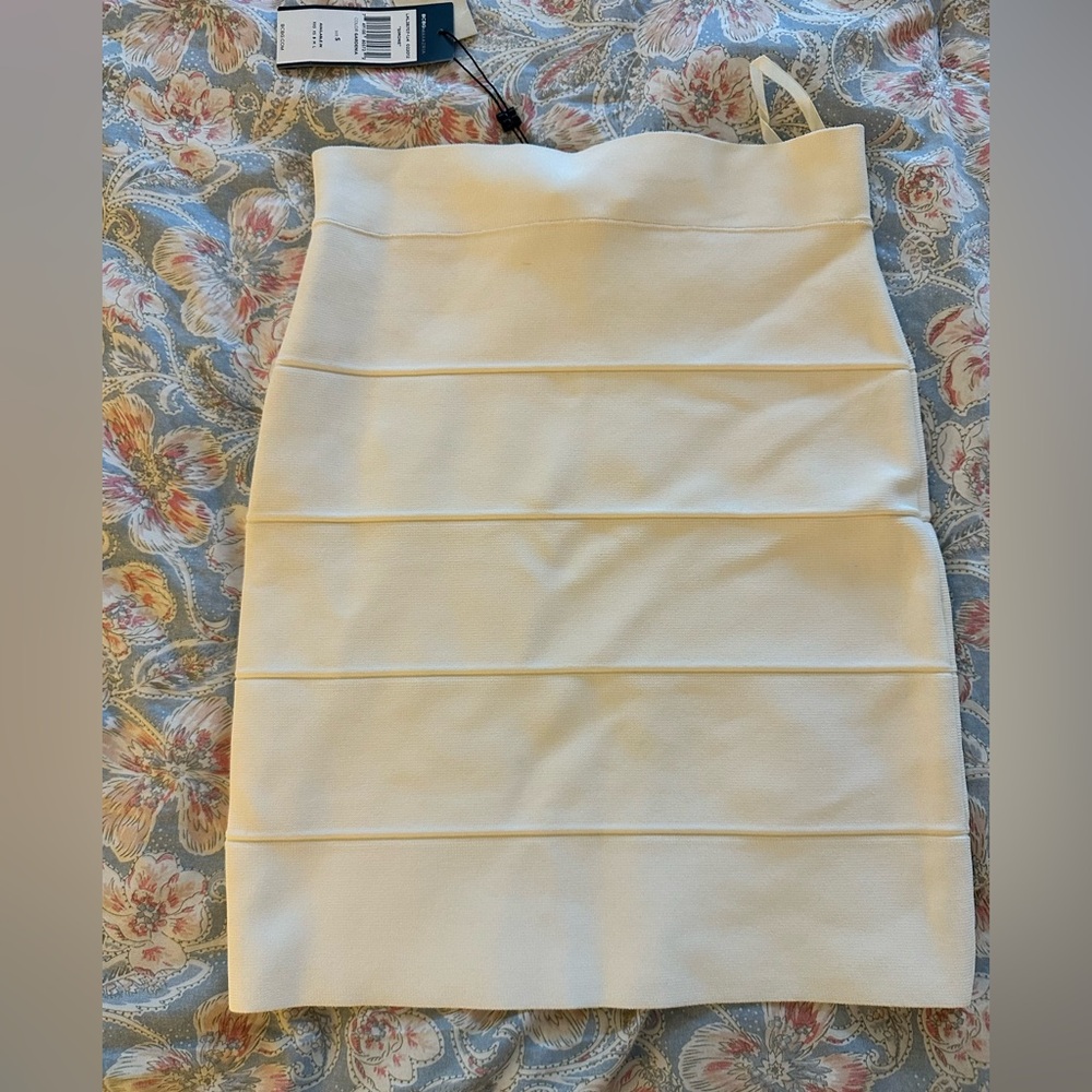 BCBGMaxAzria Cream Ribbed Pencil Skirt Cocktail